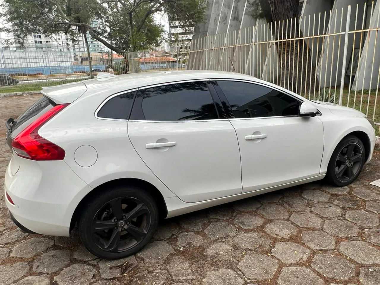 Foto 1 de VOLVO V40 T5 2.0 TURBO 2014