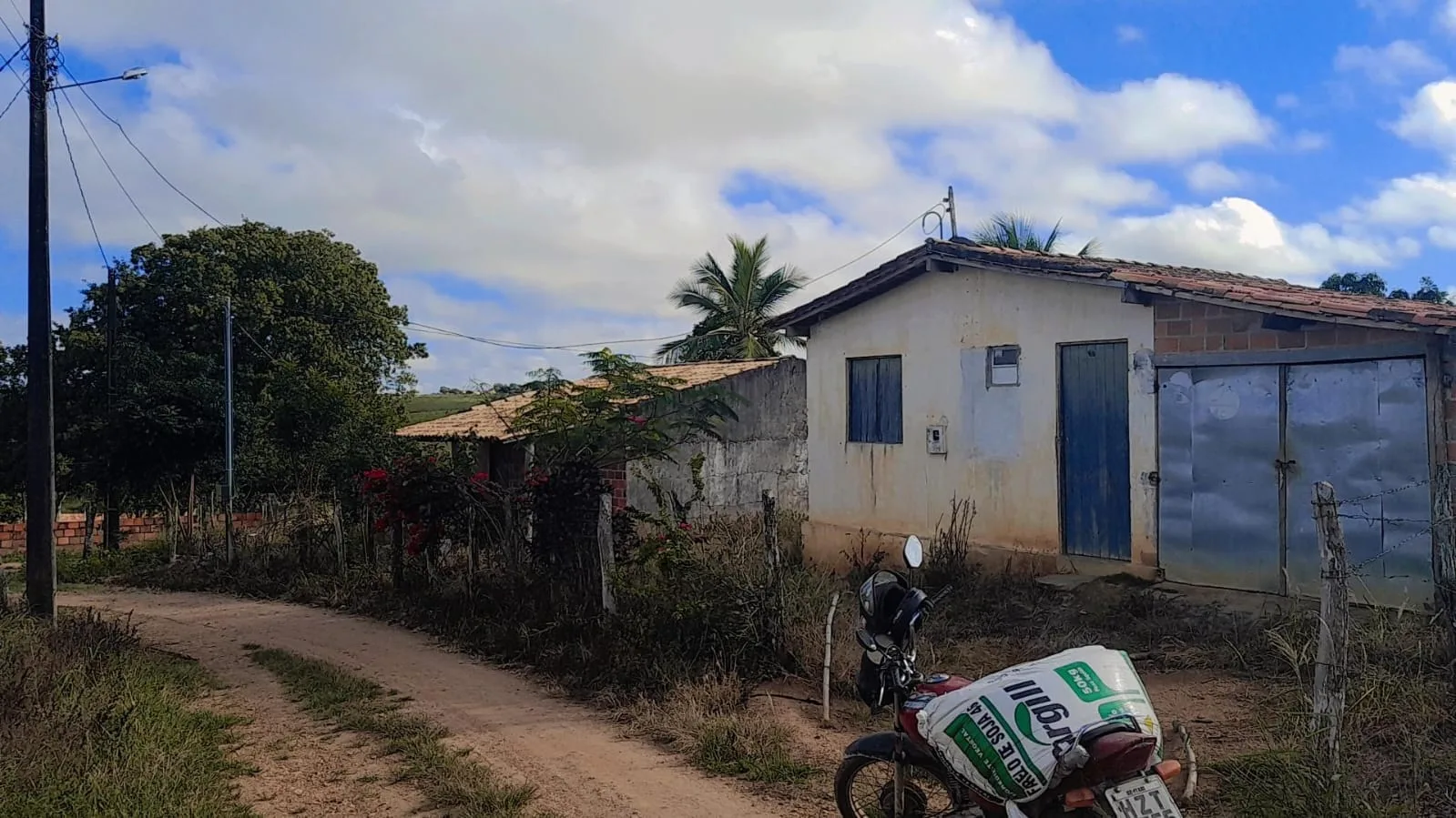 Foto do anúncio Terreno com duas casas no Povoado Gameleiro