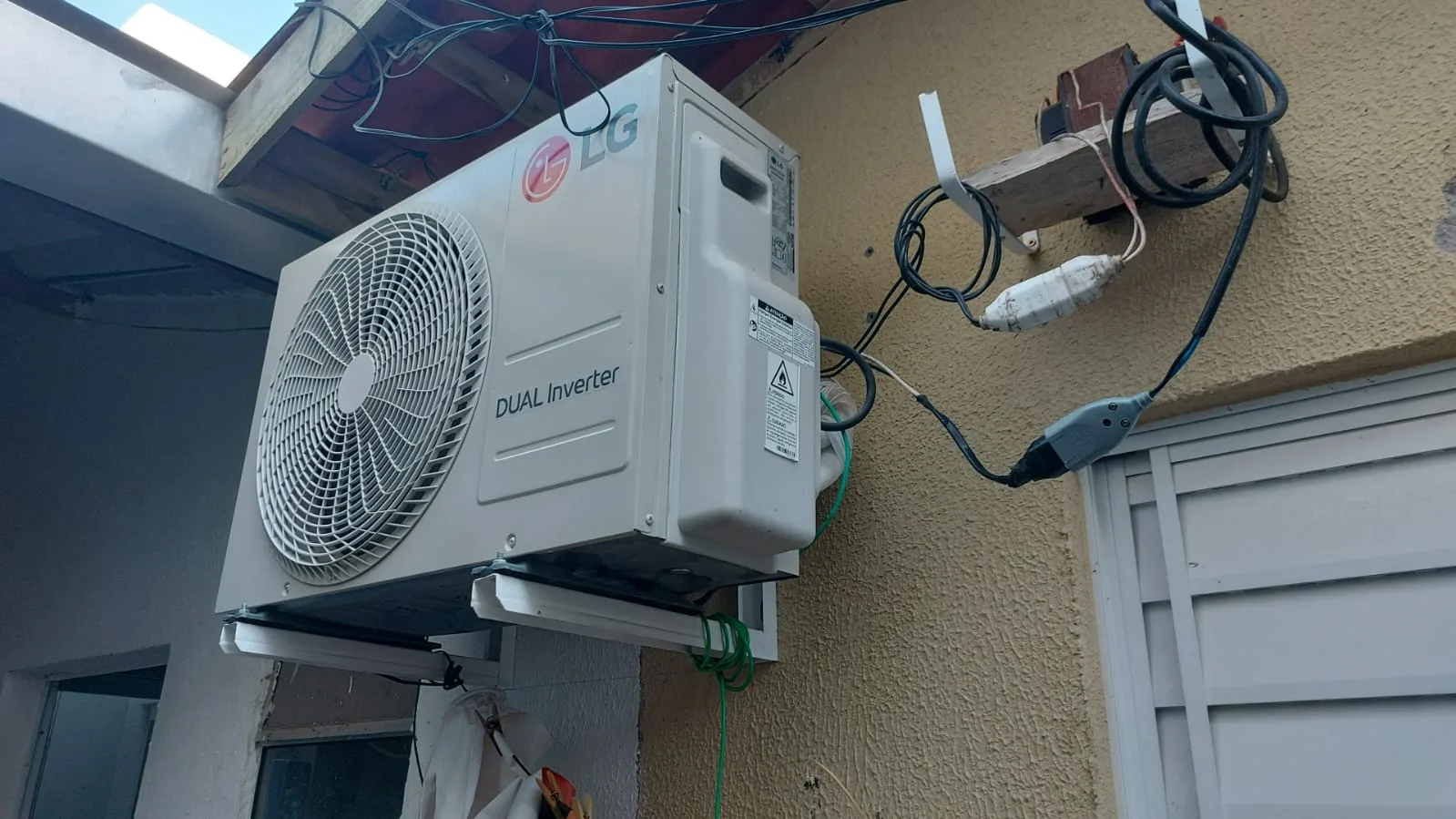 Foto 1 de Ar-Condicionado LG Dual Inverter