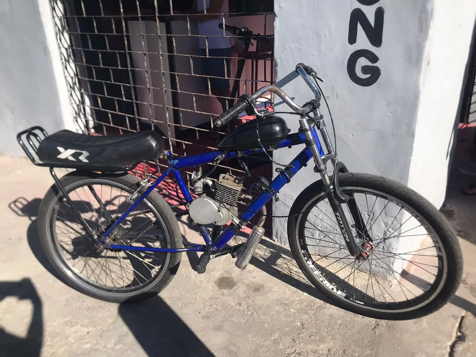 Foto 1 de Bicicleta motorizada à venda ou troca