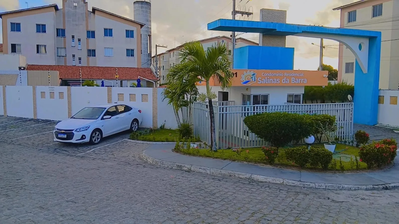 Foto 1 de Apartamento no Condomínio Salinas da Barra com 3 quartos à venda